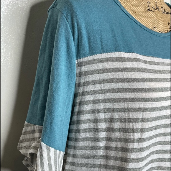 Color Block Top - Picture 2 of 3